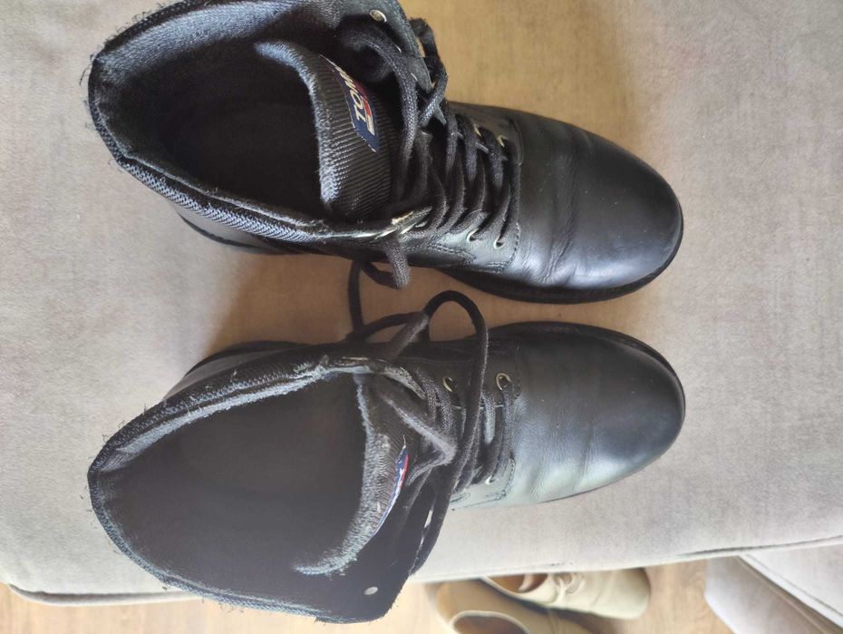 Botas Tommy Hilfiger tam. 43 em excelente estado.