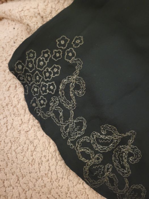 Tshirt preta com detalhes bordados