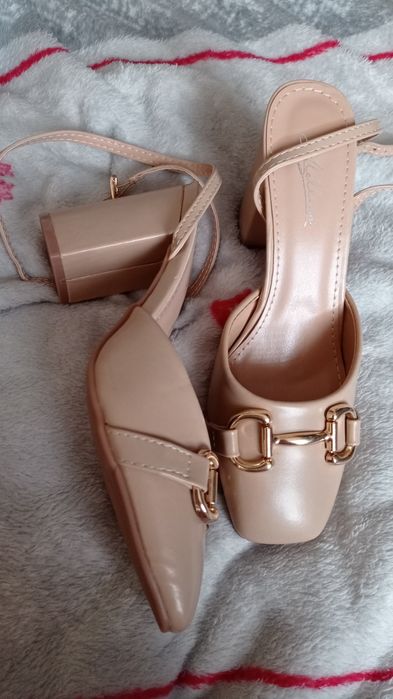 Nowe beżowe buty rozmiar 38