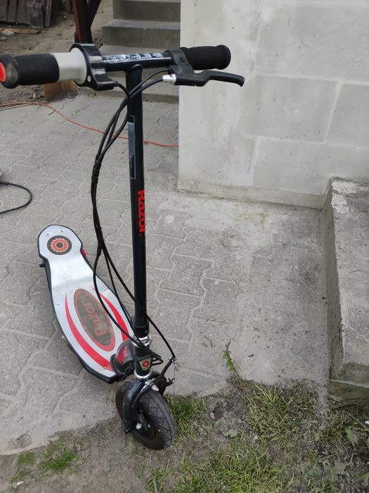 Hulajnoga elektryczna razor 100