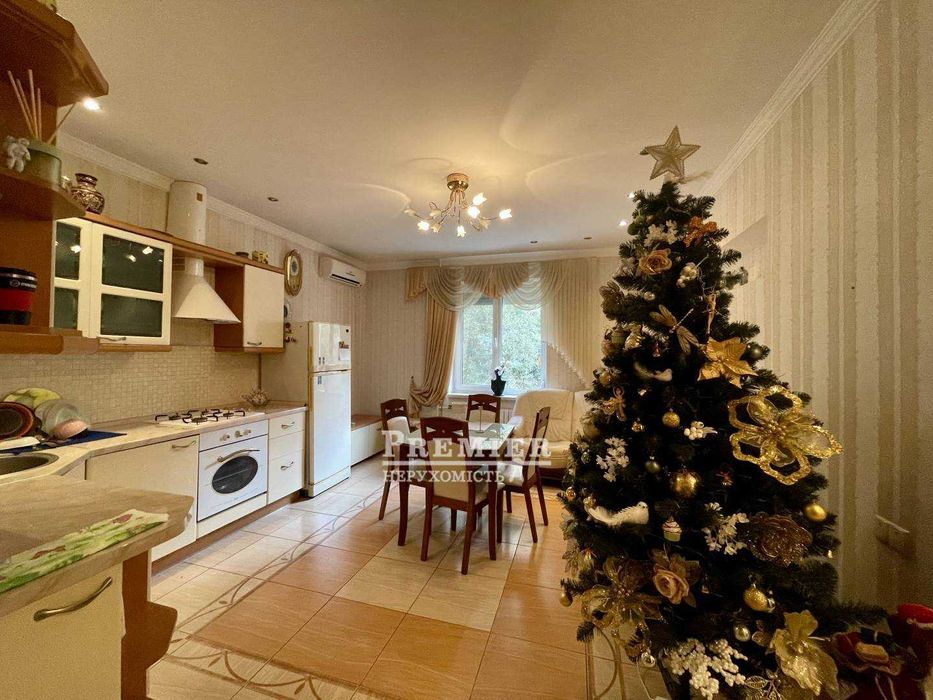 Капітальний будинок на 9 сотках у районі Черемушки, 2 житлові будинки