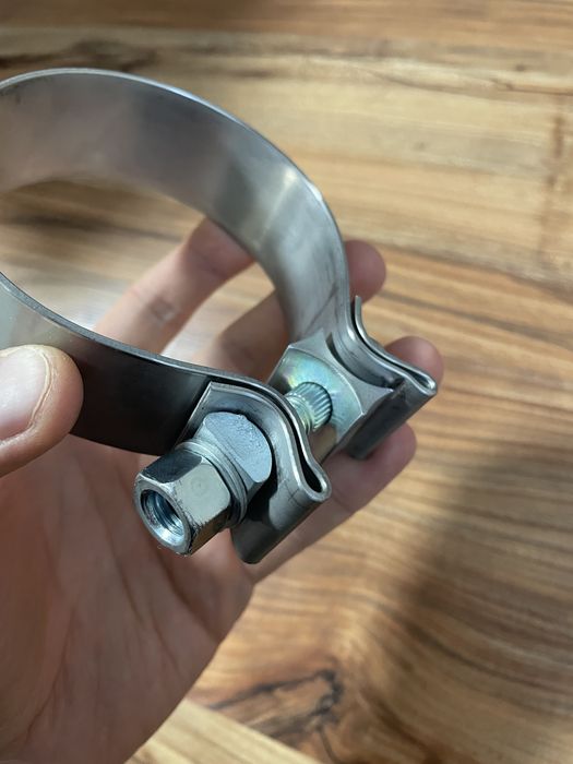 Новый алюминиевый хомут 75-80 мм.