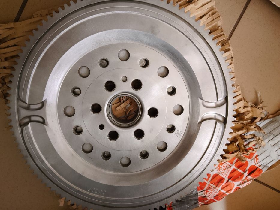 Koło dwumasowe opel Zafira taurer  2.0 110 koni