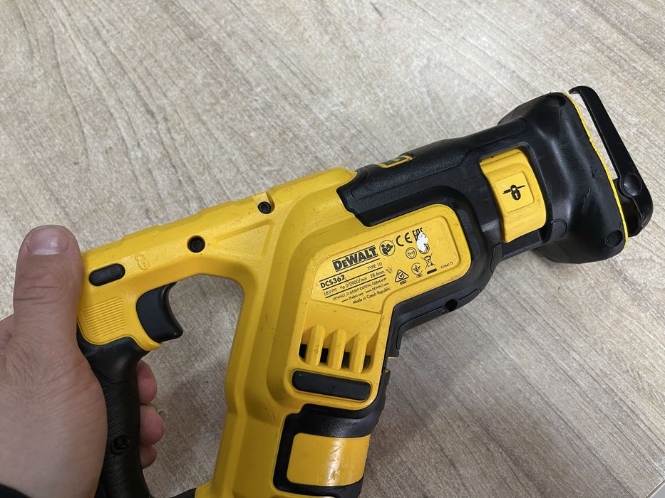 Dewalt DCS367 / безщіткова шабельна пила Девольт