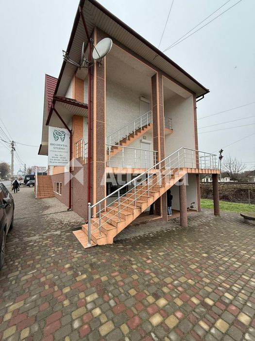 Оренда приміщення та/або будинку в центрі с-ща Лужани - 252 м2