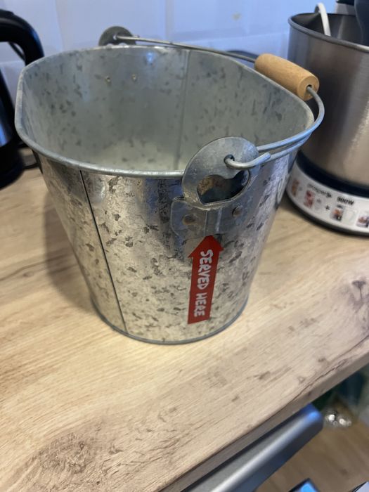 Balde em metal para cervejas