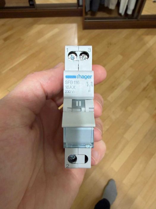 Перемикач введення резерву I-0-II Hager SFB116