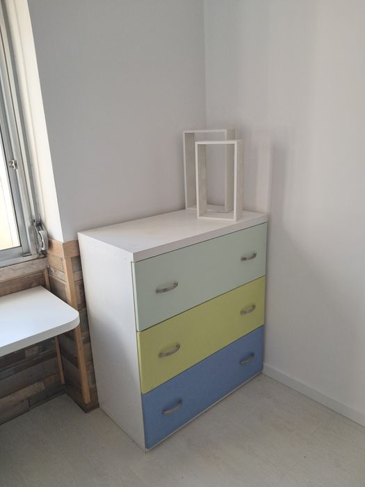 Secretária e cómoda de quarto