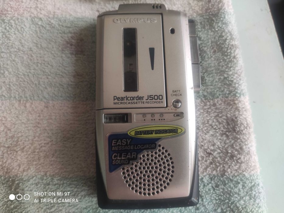 Продам два новых диктофона в коллекционном состоянии.