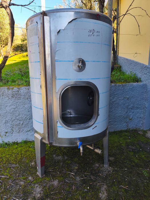 Cubas inox e balsas de plástico - para Vinho