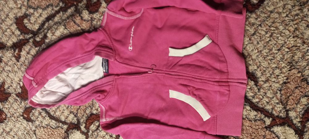 Różowa bluza dziewczęca Champion.