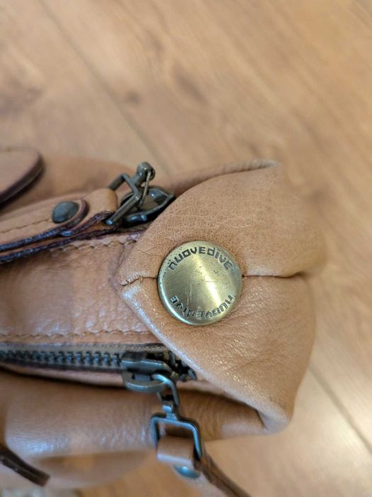 Skórzana torebka NUOVEDIVE Made in Italy – naturalna skóra – camel