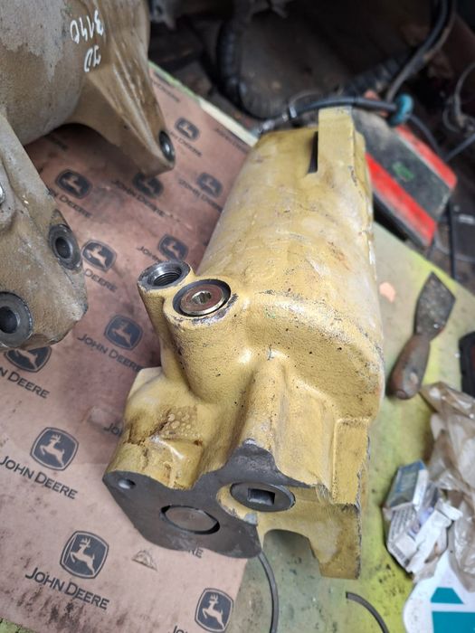 Cylinder Podnośnika John Deere 3650/3350 /3040/3140