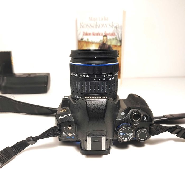 Cyfrowa Lustrzanka OLYMPUS IS E 620 z lens Zuiko 14-42mm 1:3,5-5,6 4/3