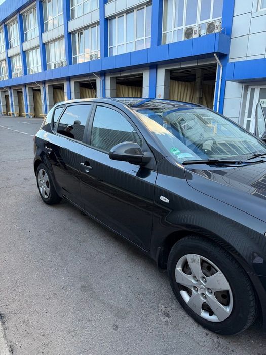 Автомобіль Kia CEED