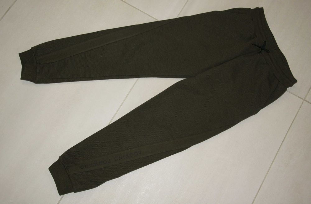 MAYORAL  komplet
Rozpinana bluza i dwie pary spodni dresowych