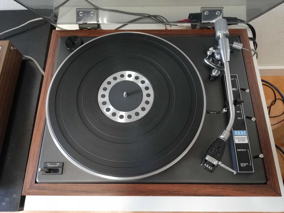 vendo gira discos AKAI AP004