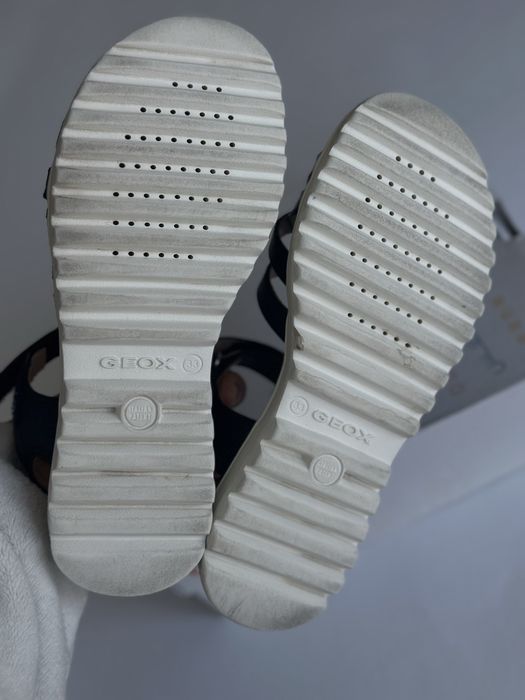 Сандалі  для дівчинки Geox 33 розмір