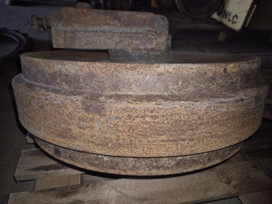 Koło jezdne napinajace  napinacz komatsu pc 240-6 - części
