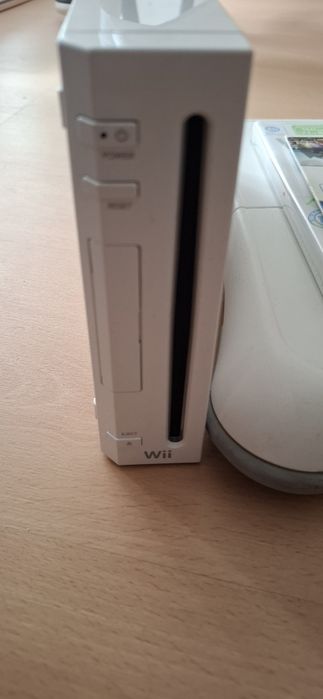 Nintendo Wii + Wii Fit Plus Board + Jogo