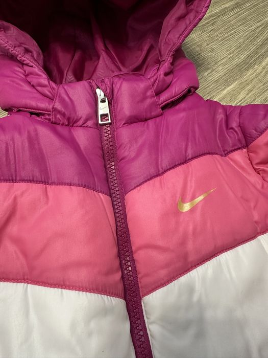 Дівчача куртка Nike