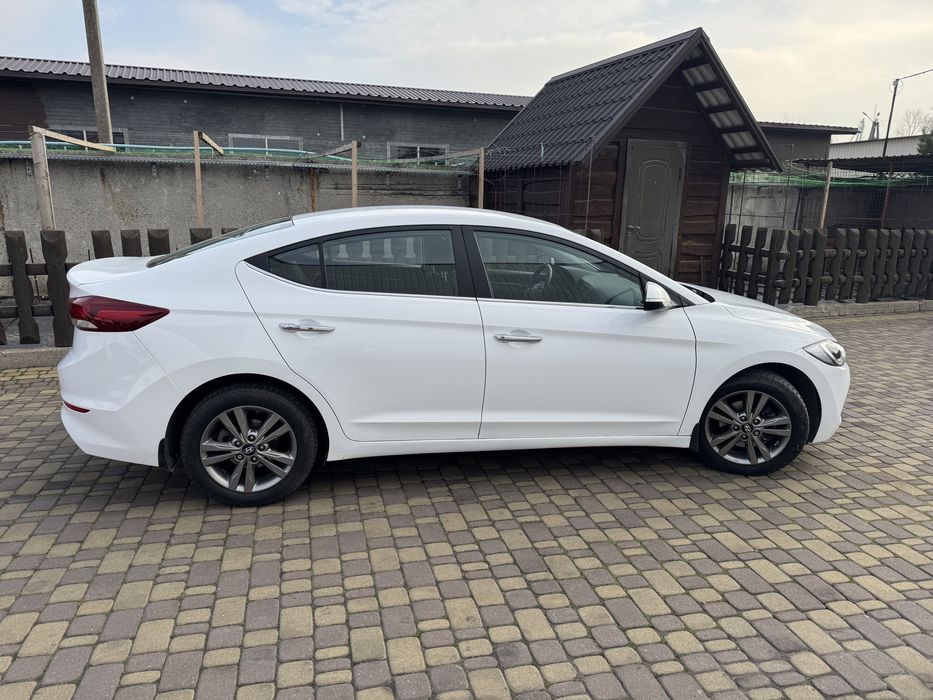 Hyundai Elantra 2018р Офіційна