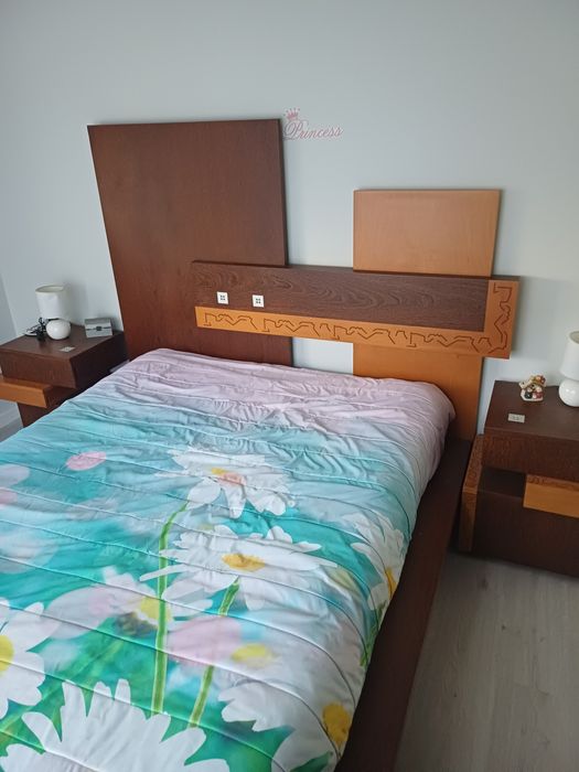 Vendo cama de casal em madeira com muita arrumação