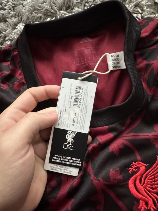 Продам футболку ліверпуль adidas