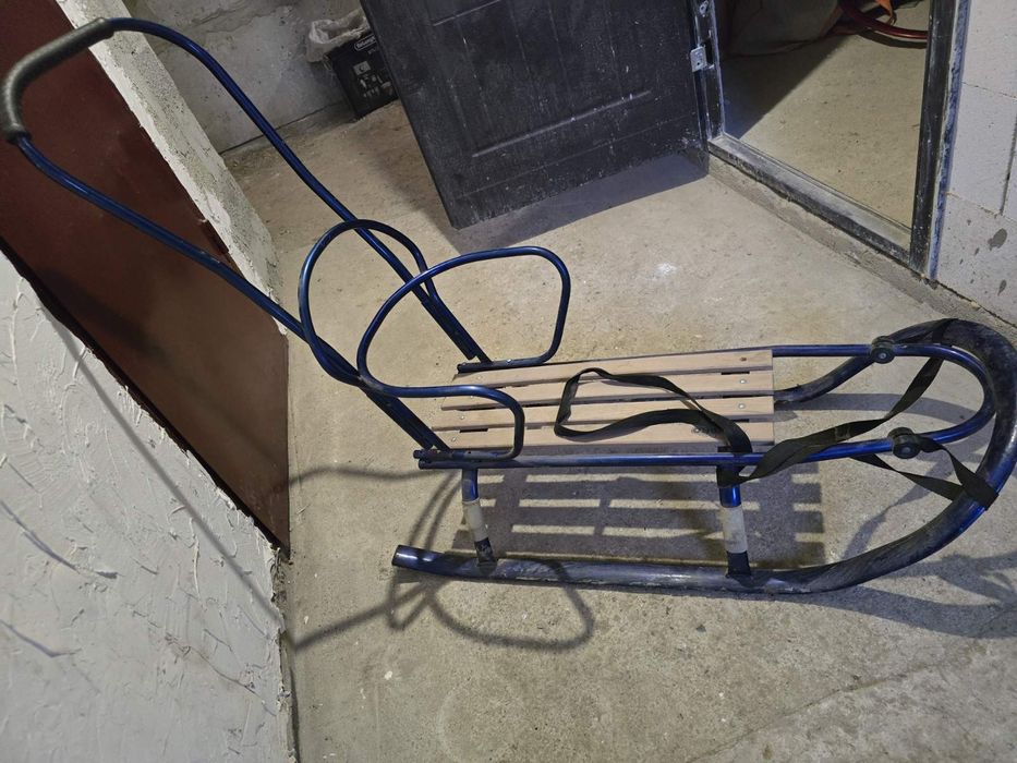 Санки дитячі в доброму стані