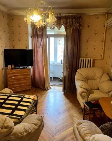 Двухкомнатная, "Сталинка", Севастопольская пл. 58000$.