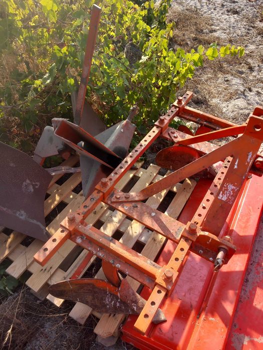 Tractor em muito bom estado com alfaias