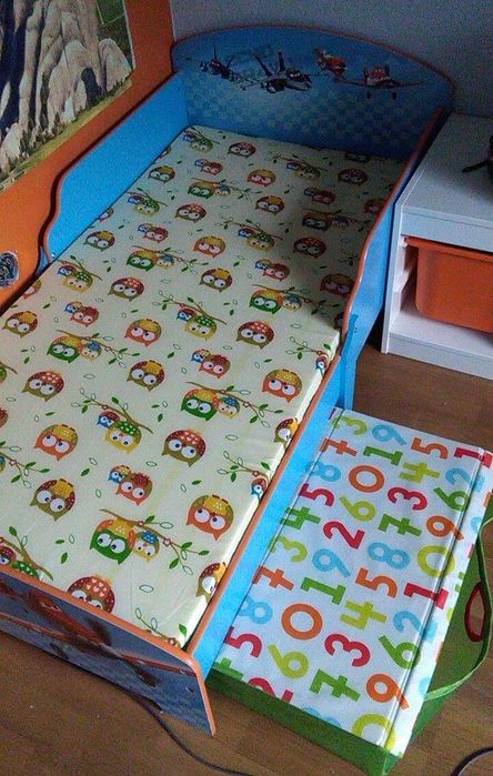 Sprzedam łóżeczko dziecięce samoloty 2sztuki