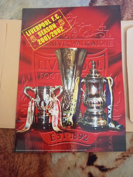 Liverpool album przedsezonowy 2001/2002