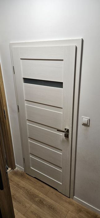 Drzwi łazienkowe 80 lewe. Komplet regulowana ościeżnice i klamka