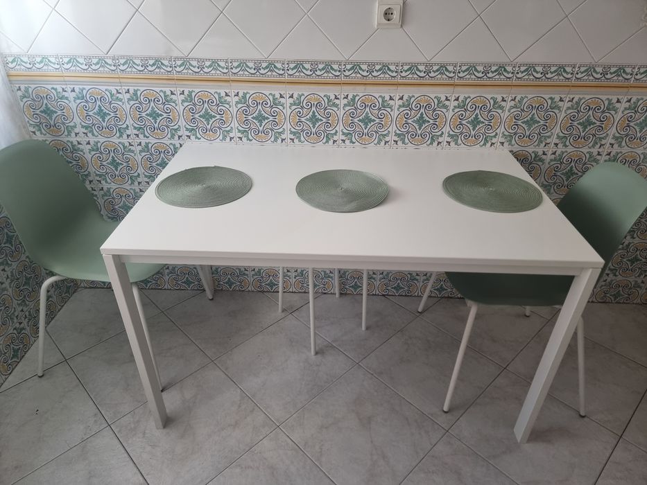 Mesa cozinha em excelente estado