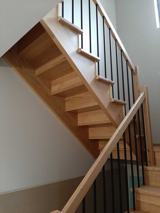 Schody drewniane , balustrady, szybka realizacja .