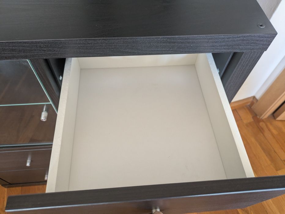 Estante Kallax com acessórios