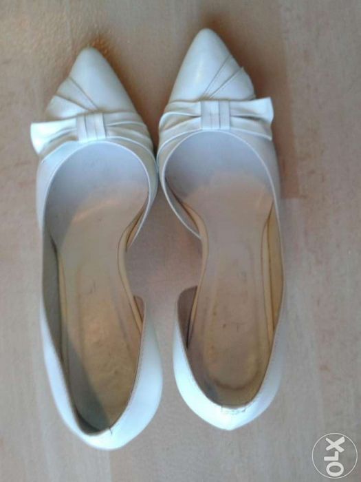 Szpilki ecru rozm.40