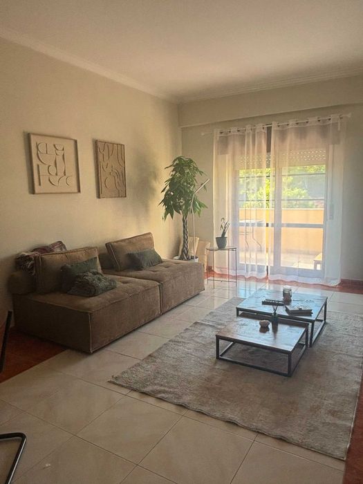 Arrendo  Apartamento T2 com Terraço e Garagem - Casal do Chapim - Odivelas