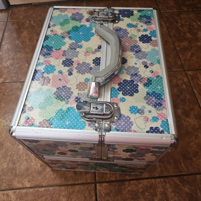 Kuferek na akcesoria