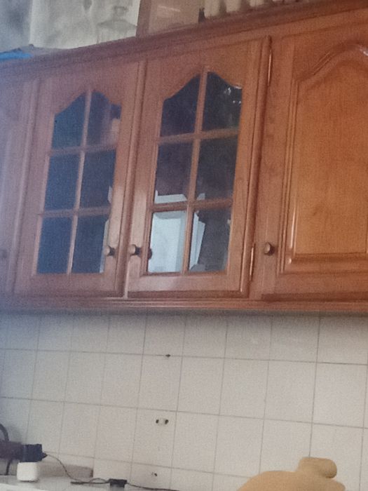 Vendo móvel de cozinha em bom estado em 2 mão todo ele castanho escuro