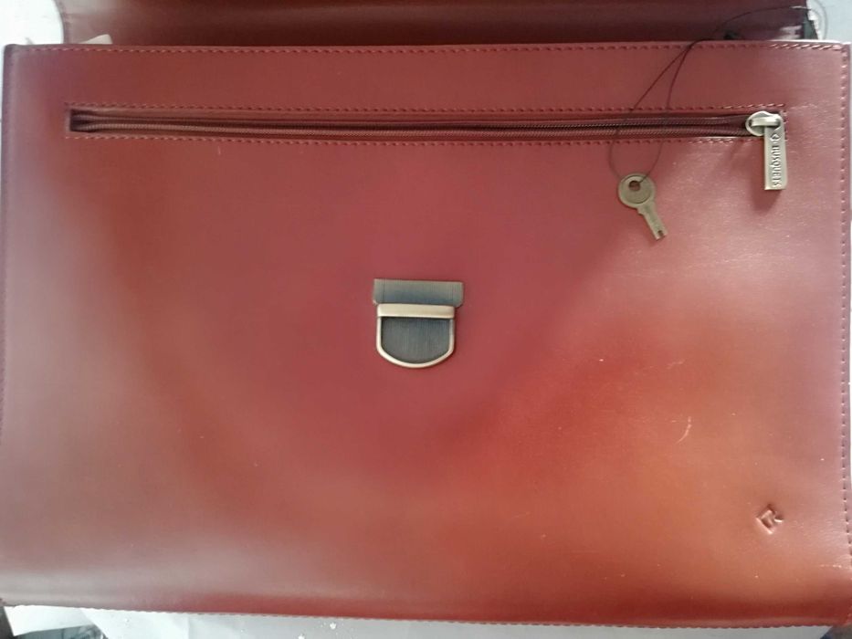 O(Oportunidade) Pasta de executivo oBusquets em pele genuina