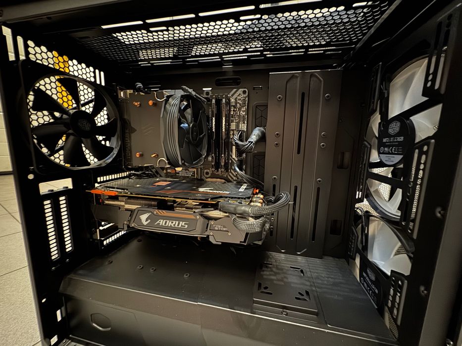 Sprzedam komputer stacjonarny gamingowy