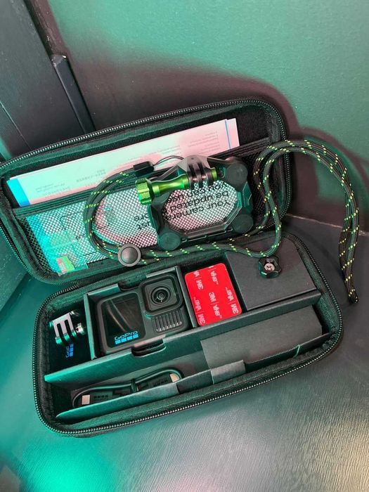 Екшн-камера GoPro Hero 13 з магнітним кріпленням