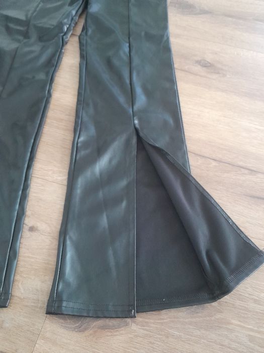 PrettyLittleThing spodnie skóropodobne