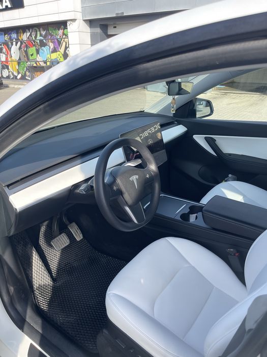 Tesla Model Y 2021