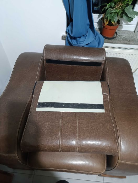 Fotel skórzany z drewnianą ramą