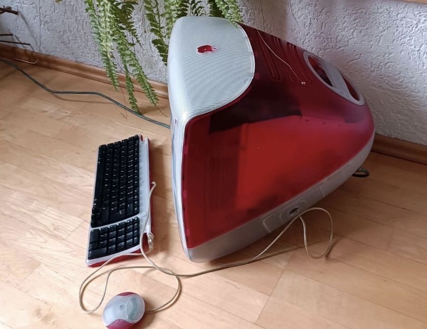 iMac G3 в ідеальному стані