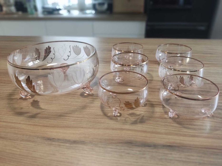 Elegancki komplet szkła salaterka i miseczki 6+1