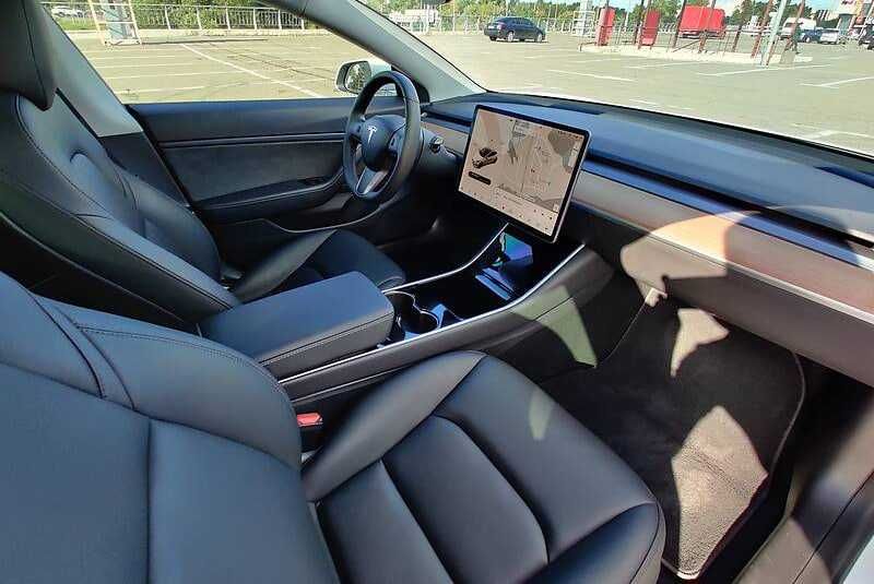 Tesla Model 3  2020